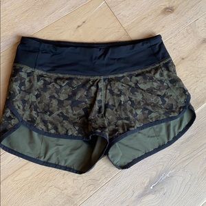 Lululemon camo speed up short